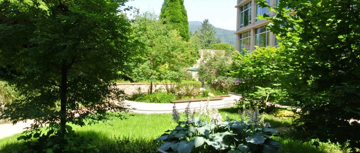 Lynn Valley Care Centre Courtyard